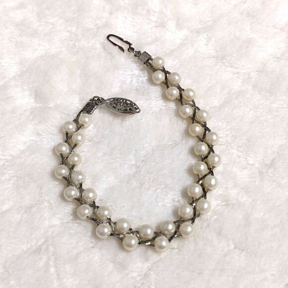 Vintage 90's Weaved Double Strand Faux Pearl Rhodium Plated Bracelet - Picture 6 of 10